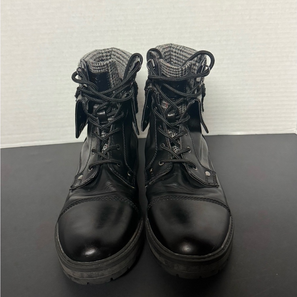 Tommy Hilfiger Dyan Lace-Up Winter Boots Women’s Size 9.5
